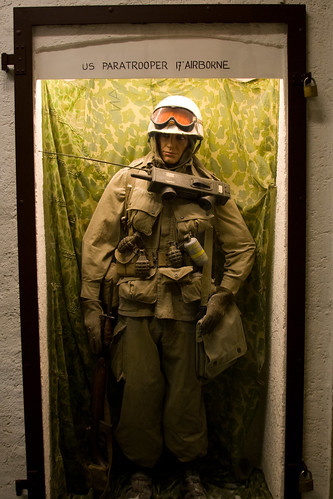 Model of 17th Airborne Paratrooper in Diekirch.jpg